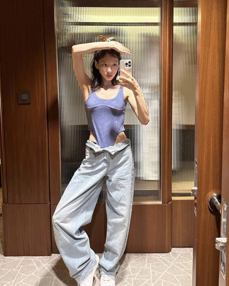 요즘-여자-연예인들이-많이-입는-바디수트-2-이미지