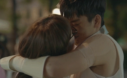 연애-시작-후-연상-여친-이뻐서-주체안되는-연하.gif-1-이미지