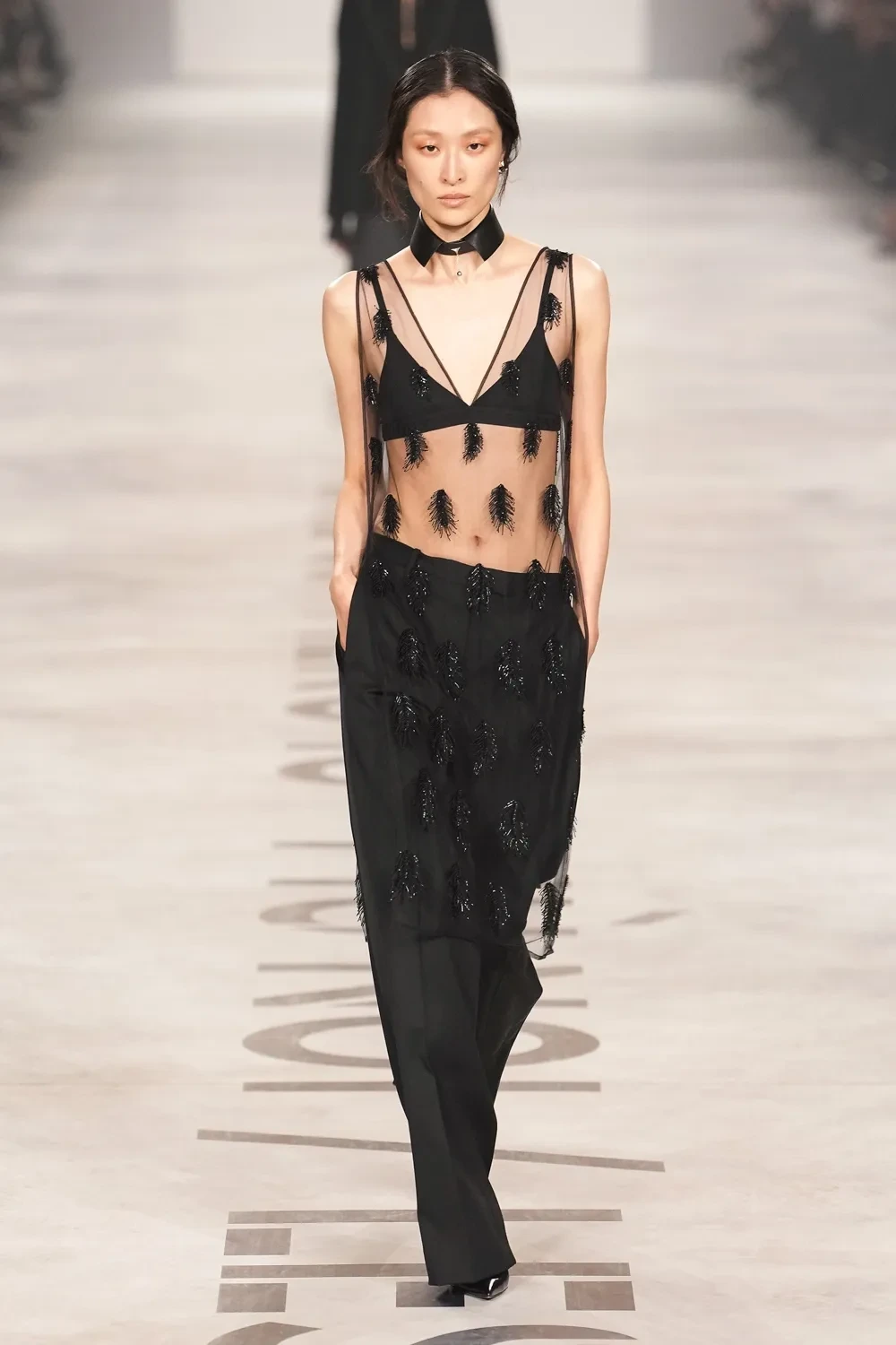 디올-전-디자이너가-온-펜디-오늘-첫-공개된-신상-43-이미지