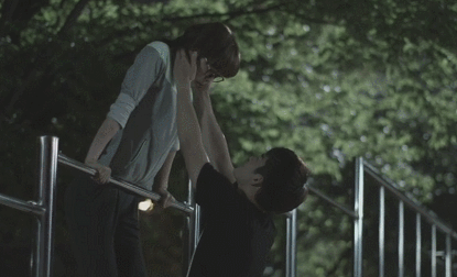 연애-시작-후-연상-여친-이뻐서-주체안되는-연하.gif-10-이미지