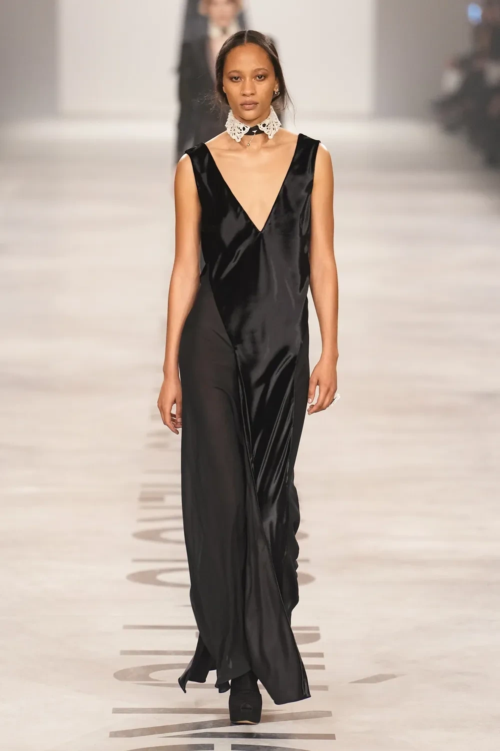 디올-전-디자이너가-온-펜디-오늘-첫-공개된-신상-50-이미지