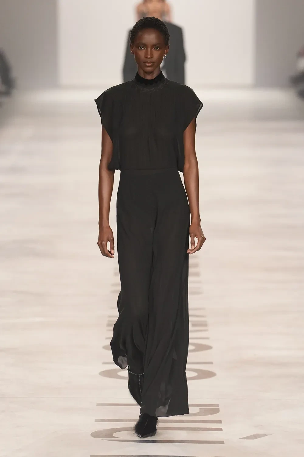 디올-전-디자이너가-온-펜디-오늘-첫-공개된-신상-46-이미지