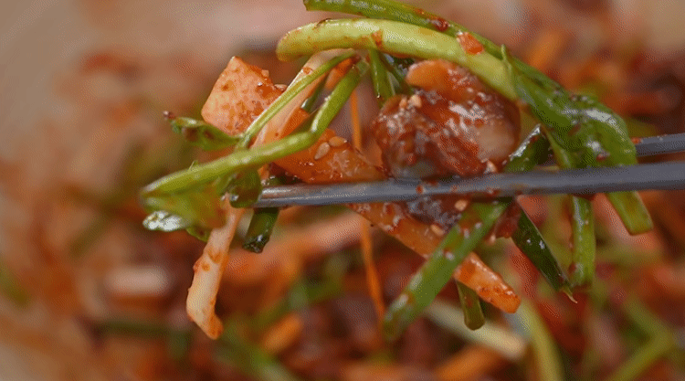 80만-한식유튜버의-요리짤.gif-9-이미지