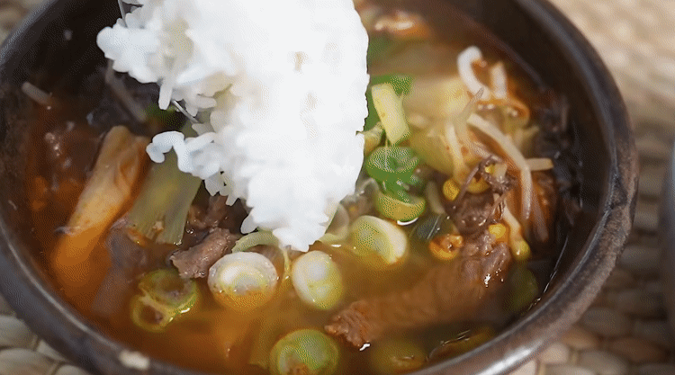 80만-한식유튜버의-요리짤.gif-14-이미지