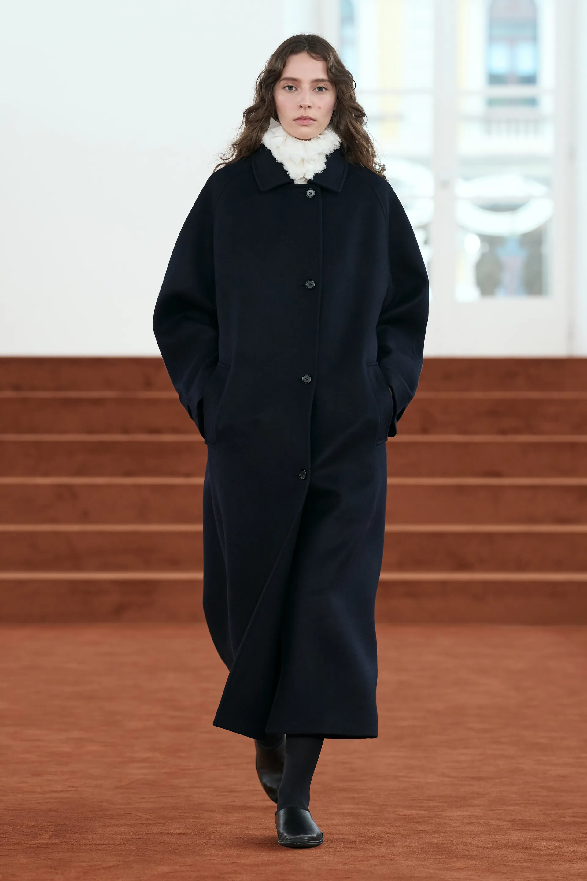 깔끔한데-묘하게-불편한-느낌을-살렸다는-디자이너-48-이미지