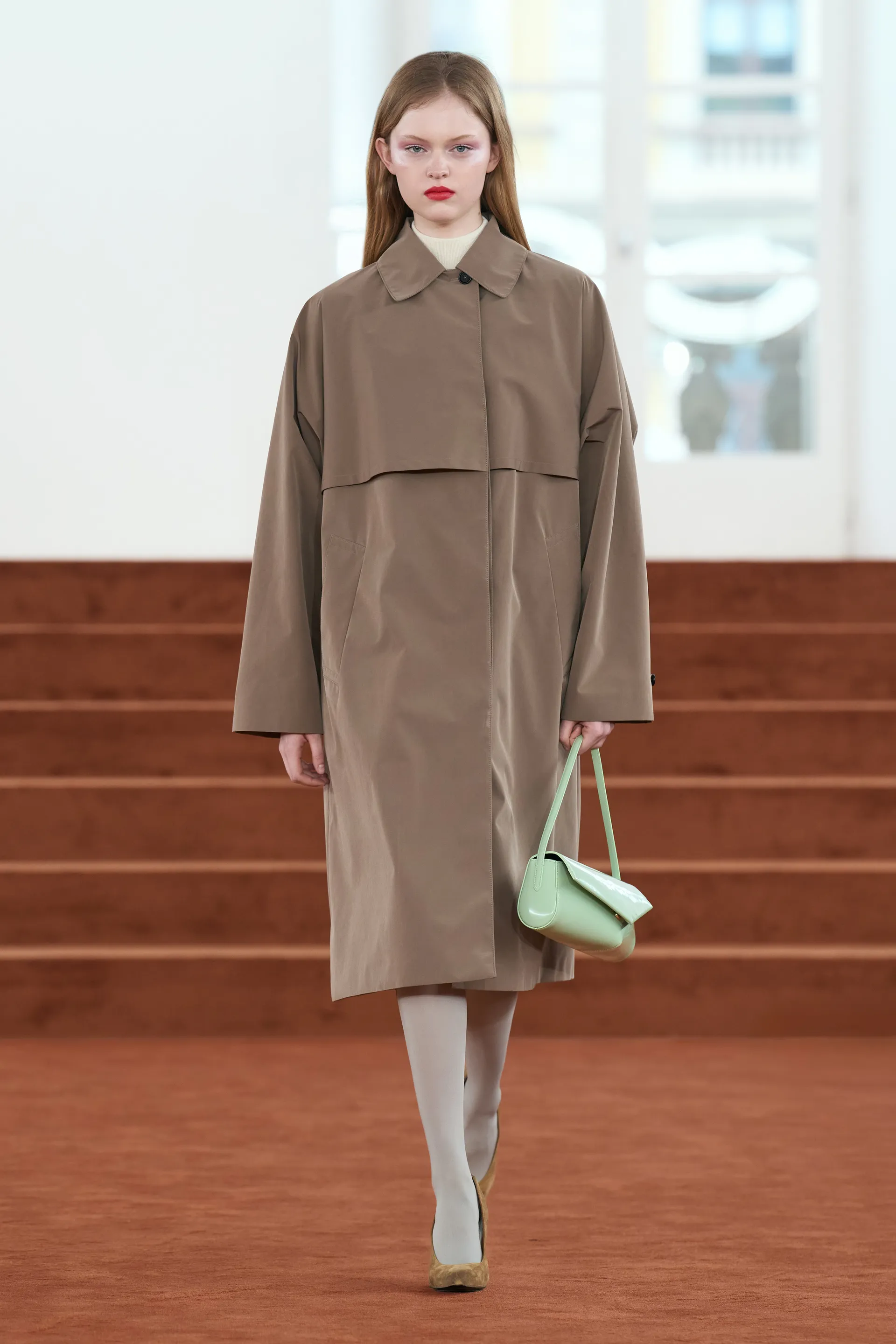 깔끔한데-묘하게-불편한-느낌을-살렸다는-디자이너-38-이미지