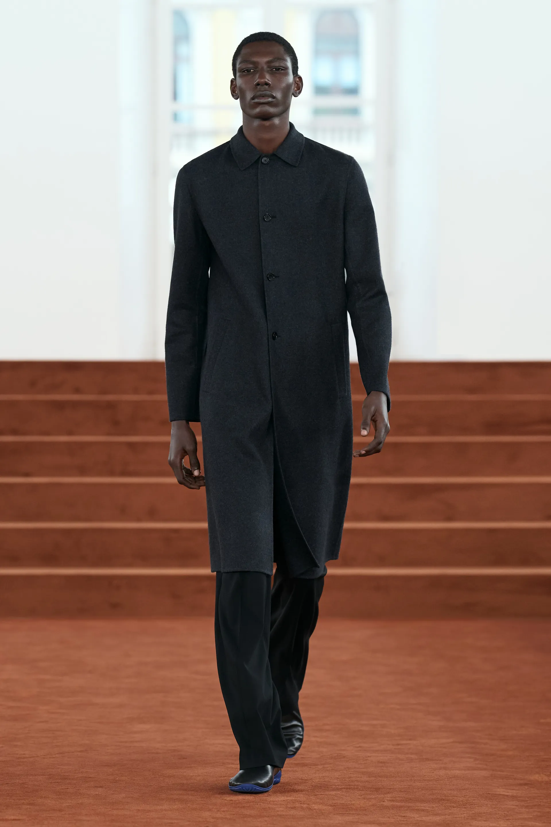 깔끔한데-묘하게-불편한-느낌을-살렸다는-디자이너-46-이미지