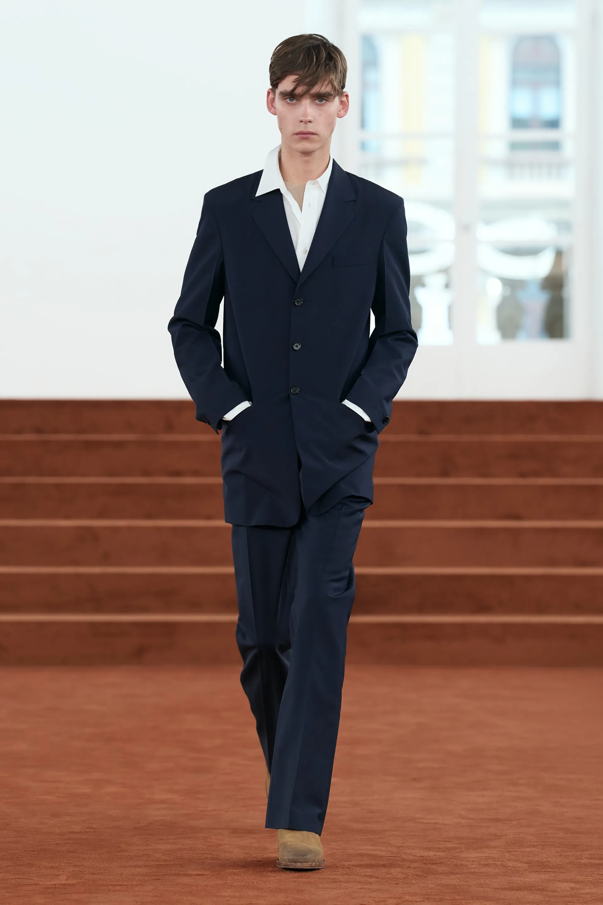 깔끔한데-묘하게-불편한-느낌을-살렸다는-디자이너-4-이미지