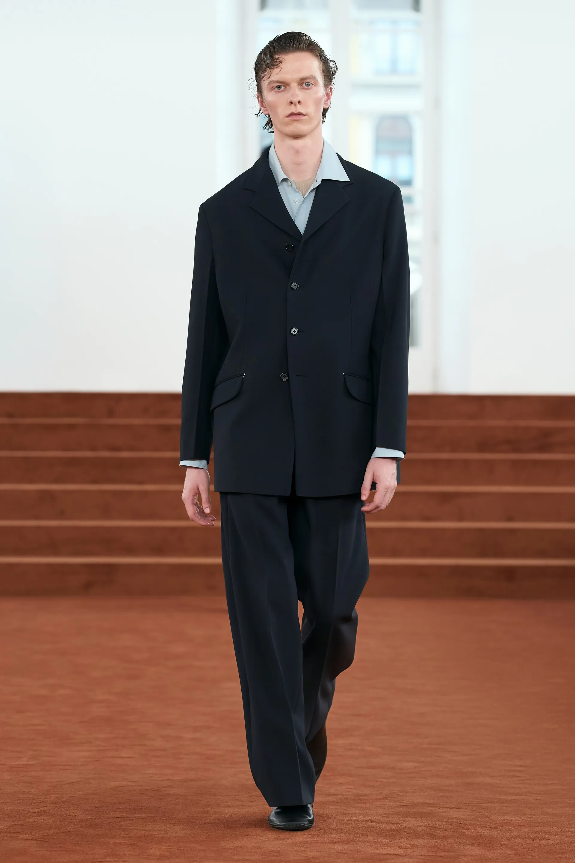 깔끔한데-묘하게-불편한-느낌을-살렸다는-디자이너-28-이미지