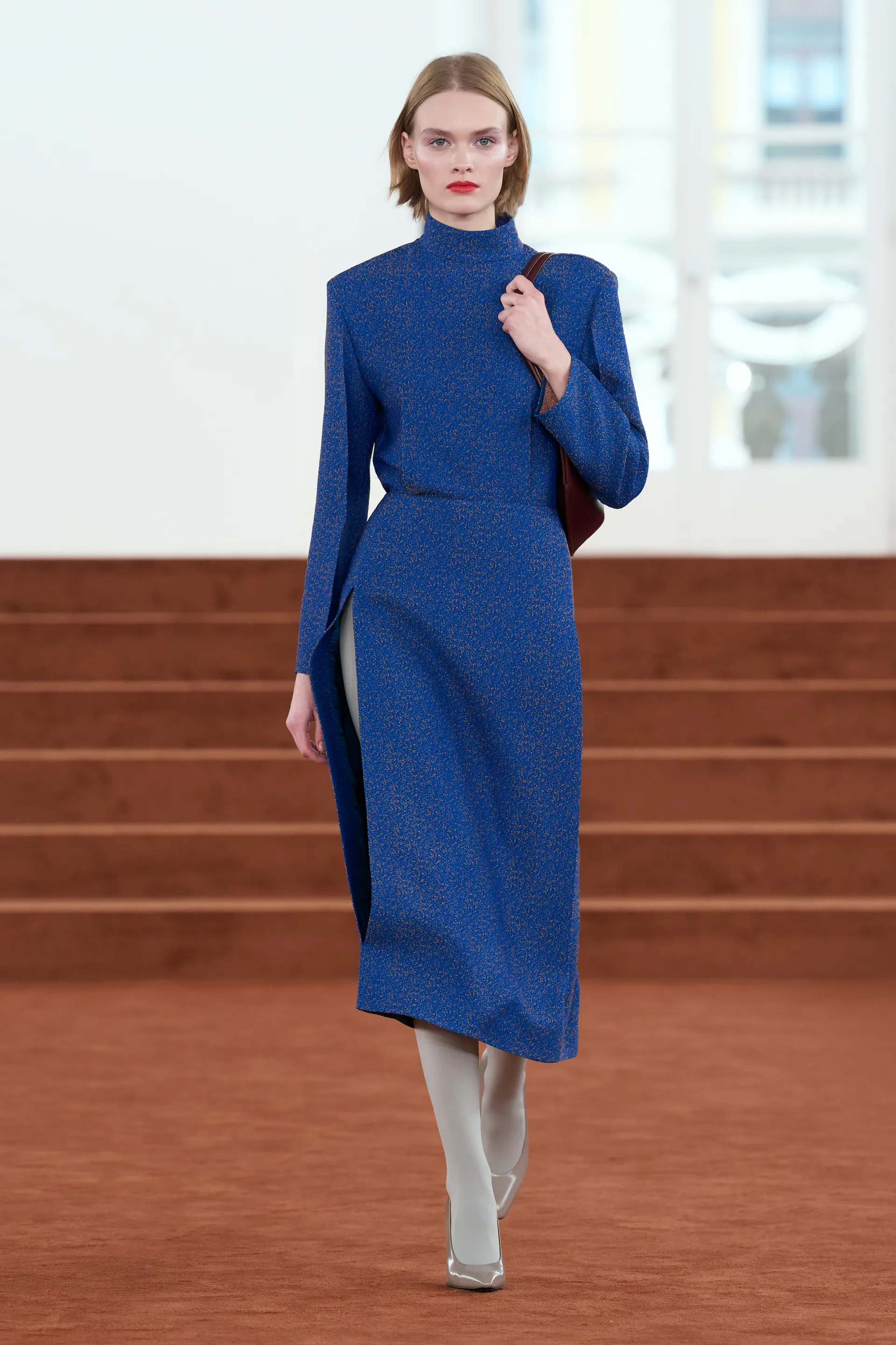 깔끔한데-묘하게-불편한-느낌을-살렸다는-디자이너-6-이미지