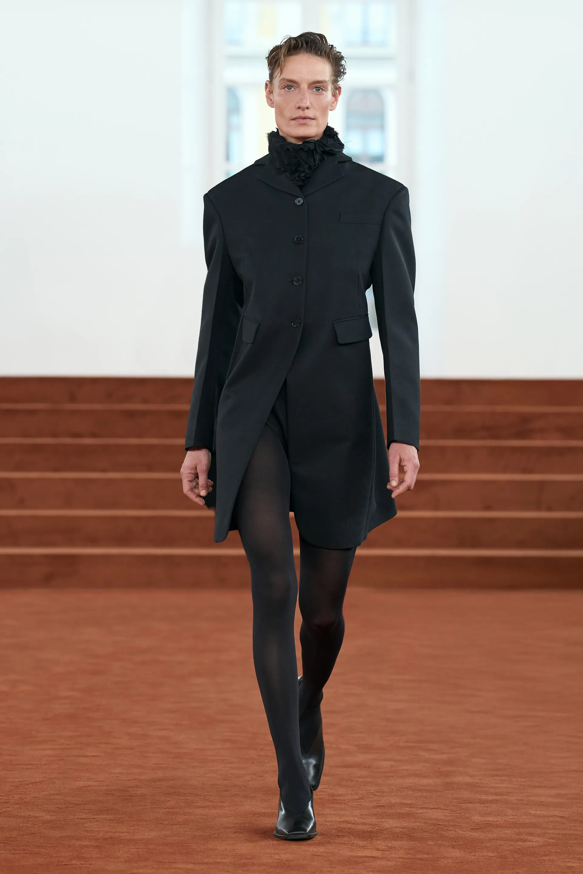 깔끔한데-묘하게-불편한-느낌을-살렸다는-디자이너-41-이미지