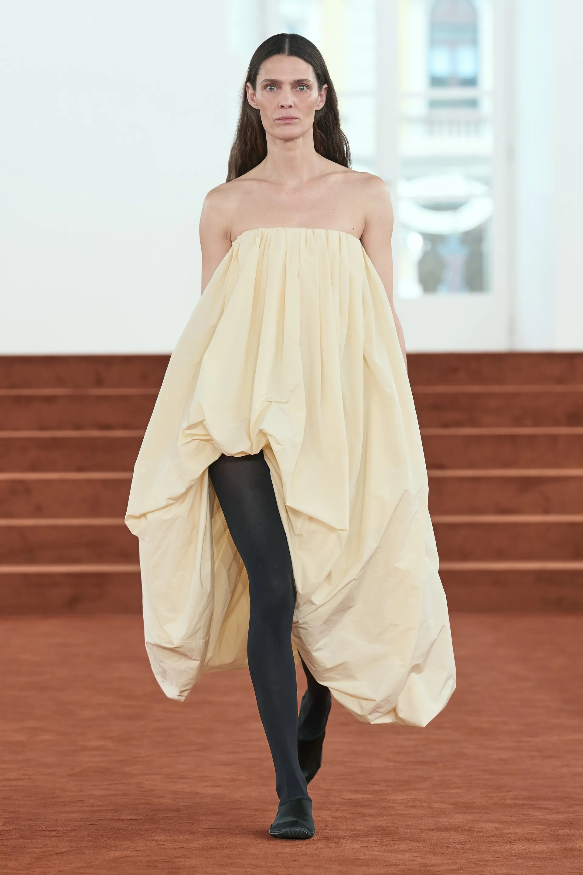 깔끔한데-묘하게-불편한-느낌을-살렸다는-디자이너-43-이미지