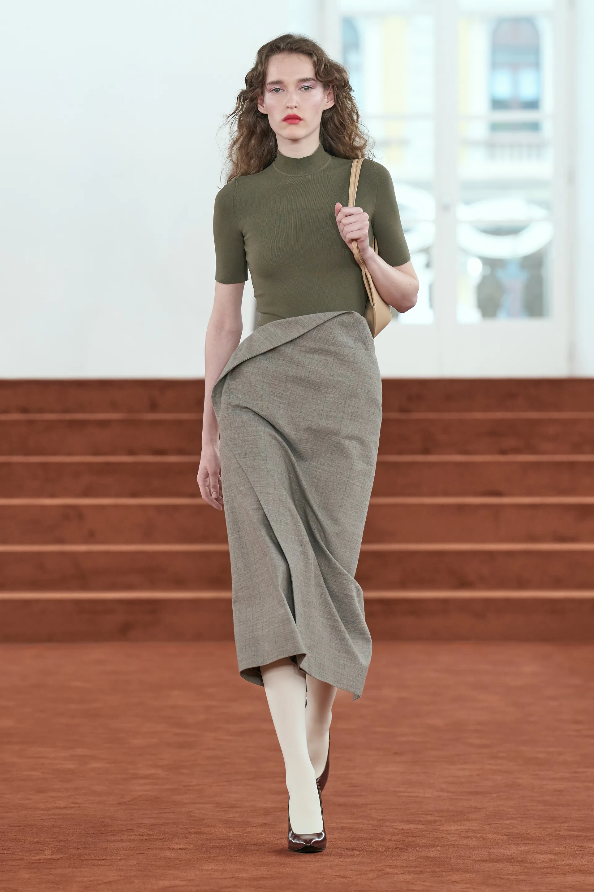 깔끔한데-묘하게-불편한-느낌을-살렸다는-디자이너-13-이미지