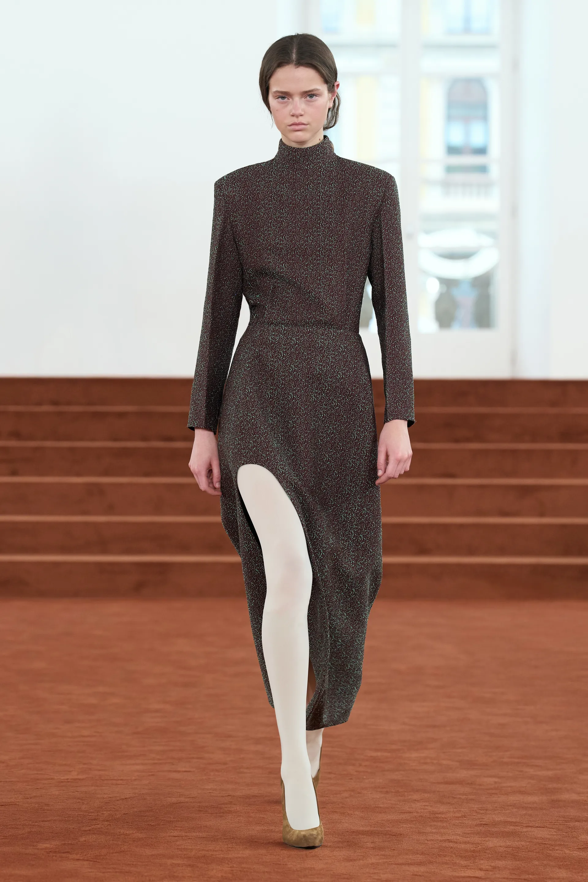 깔끔한데-묘하게-불편한-느낌을-살렸다는-디자이너-35-이미지