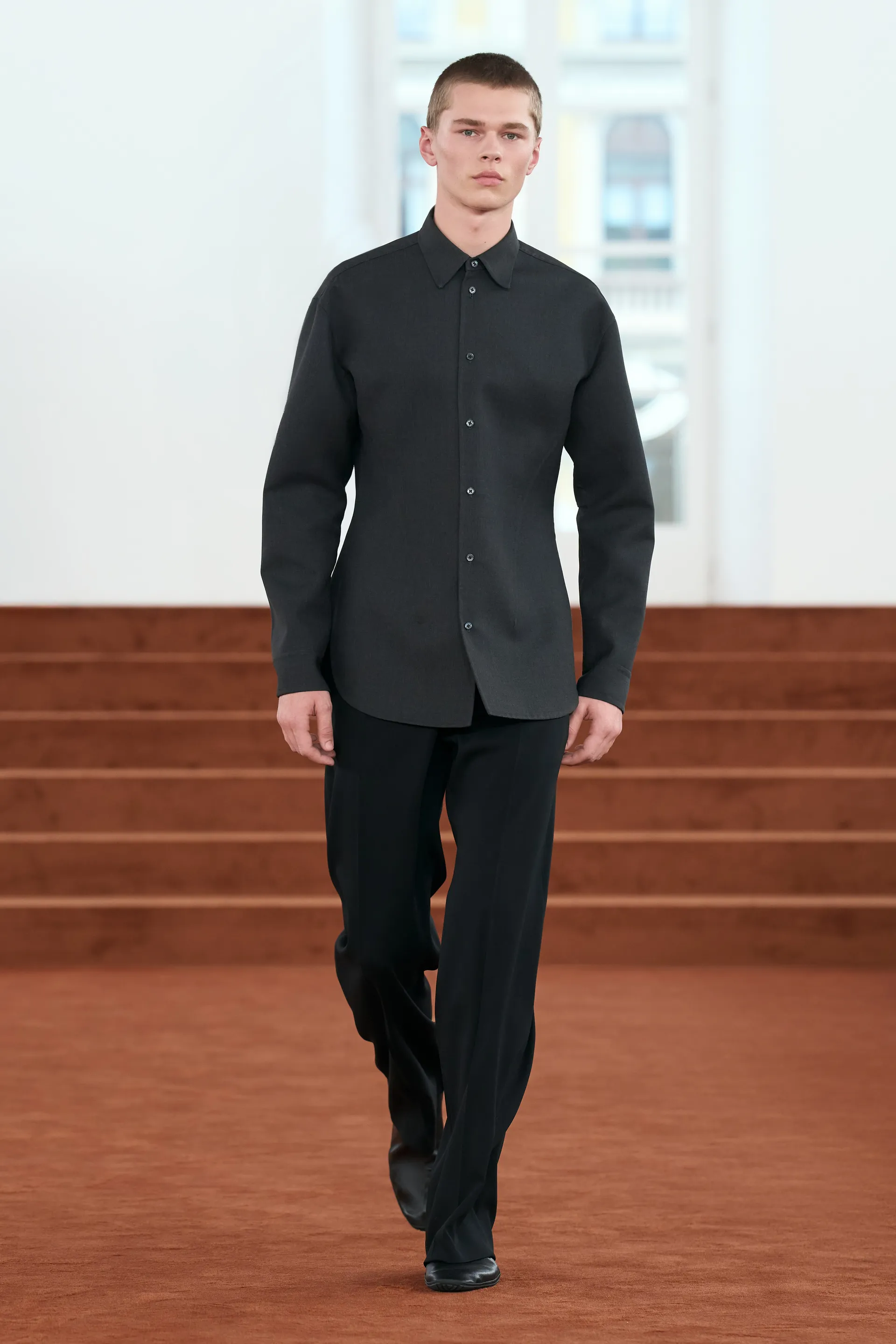 깔끔한데-묘하게-불편한-느낌을-살렸다는-디자이너-15-이미지