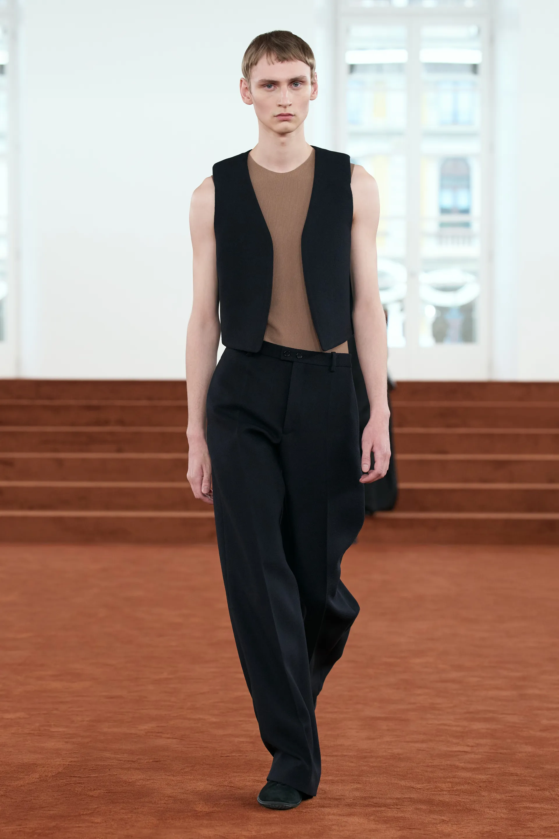 깔끔한데-묘하게-불편한-느낌을-살렸다는-디자이너-40-이미지