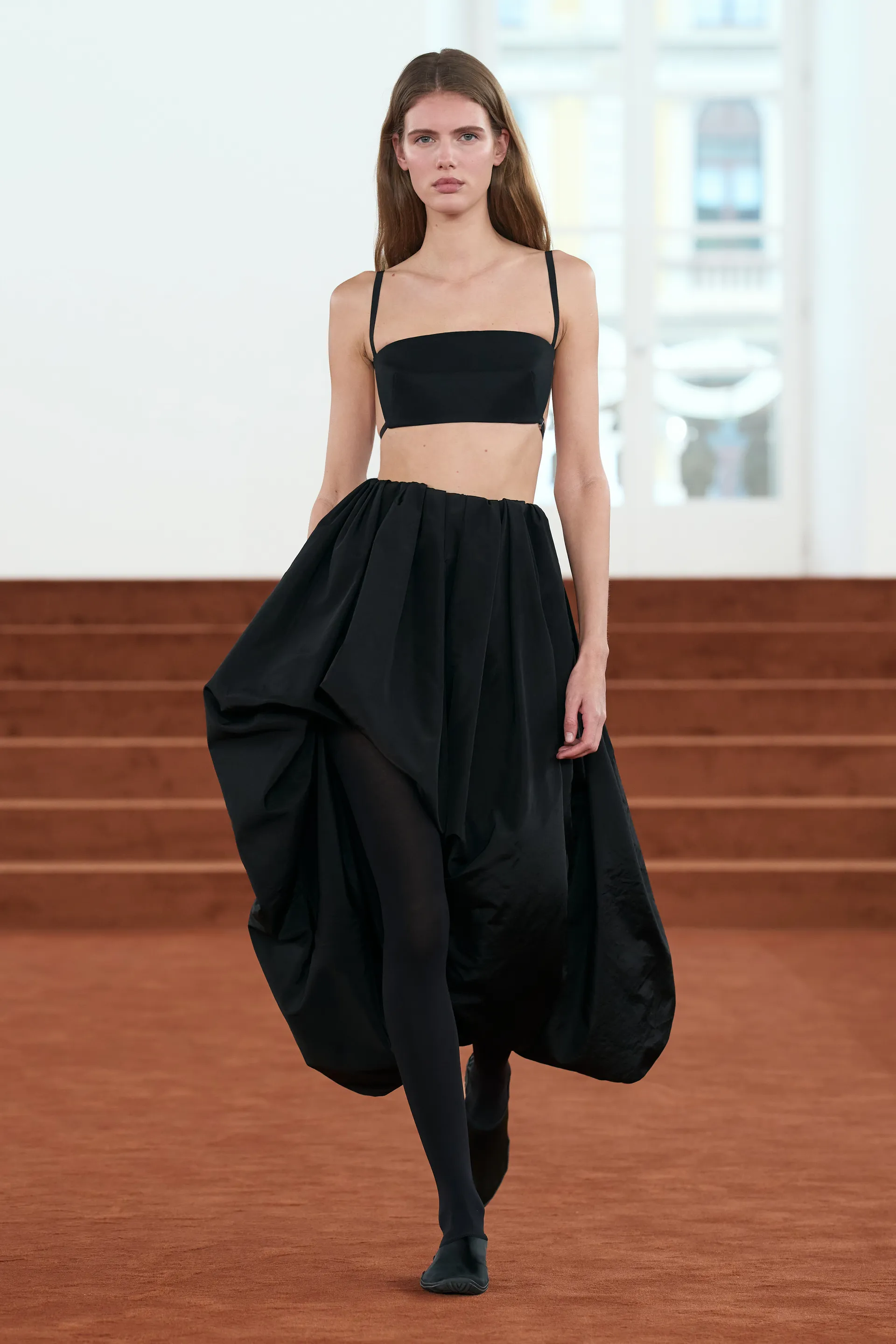 깔끔한데-묘하게-불편한-느낌을-살렸다는-디자이너-44-이미지