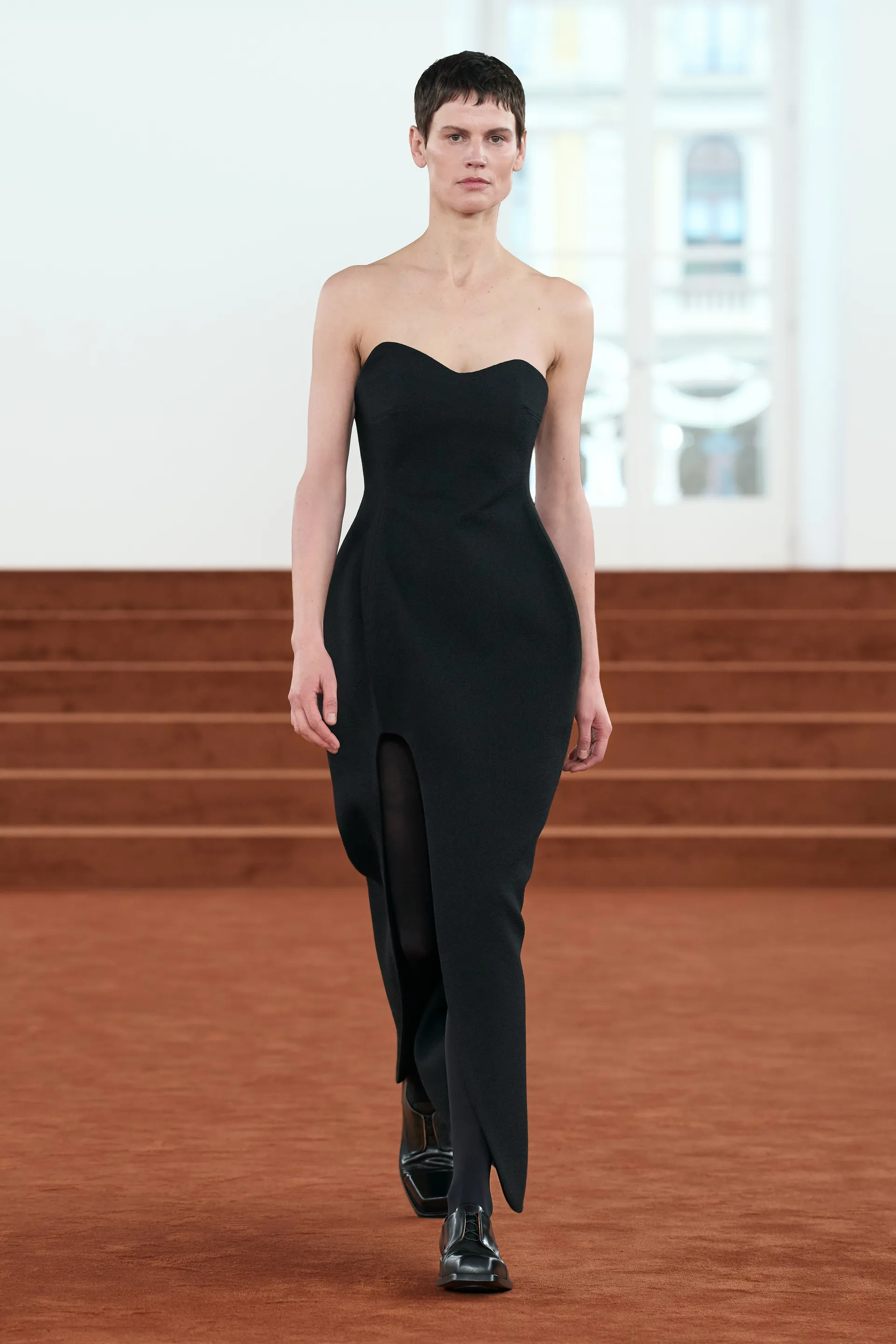 깔끔한데-묘하게-불편한-느낌을-살렸다는-디자이너-39-이미지