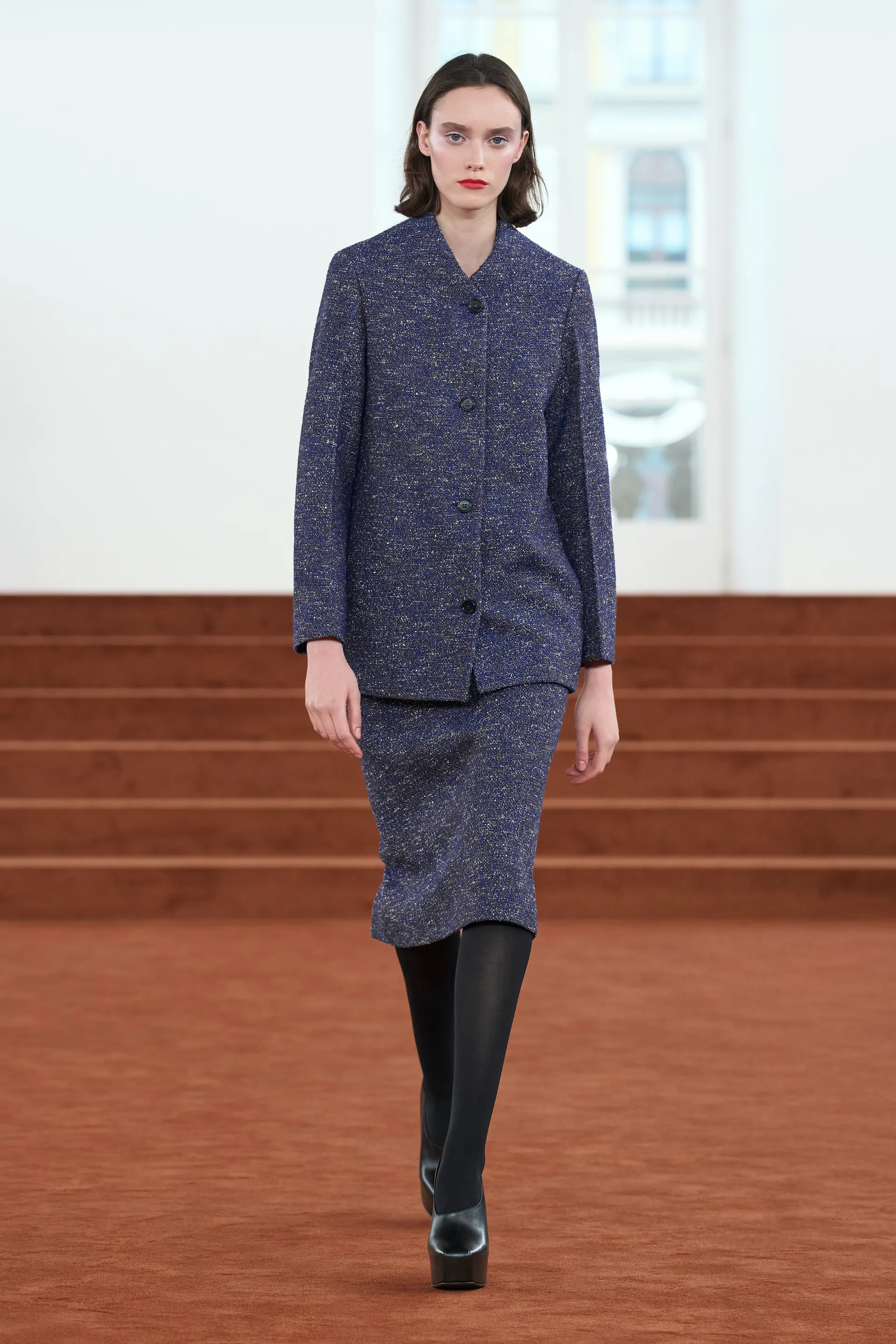 깔끔한데-묘하게-불편한-느낌을-살렸다는-디자이너-32-이미지