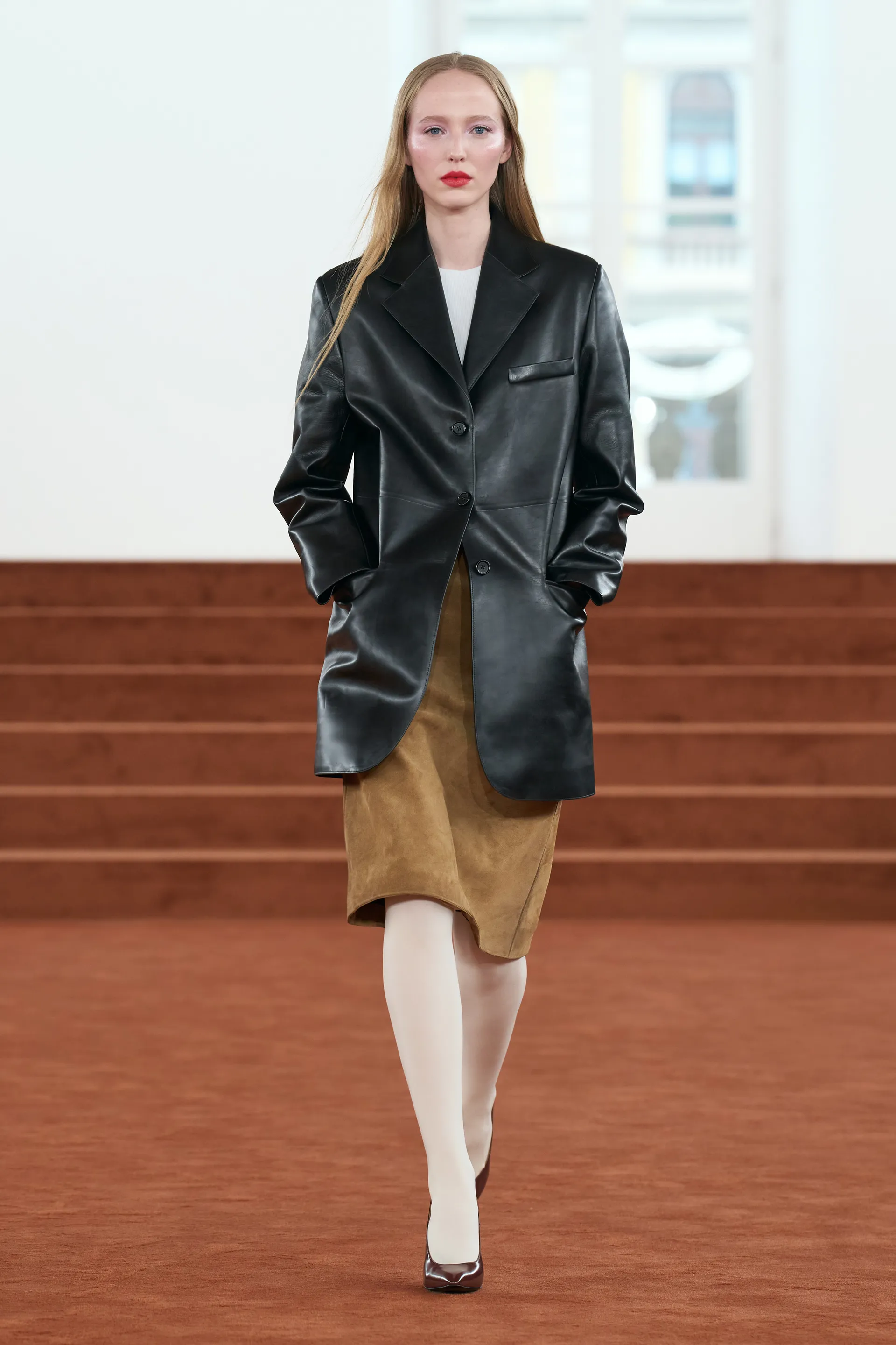 깔끔한데-묘하게-불편한-느낌을-살렸다는-디자이너-23-이미지