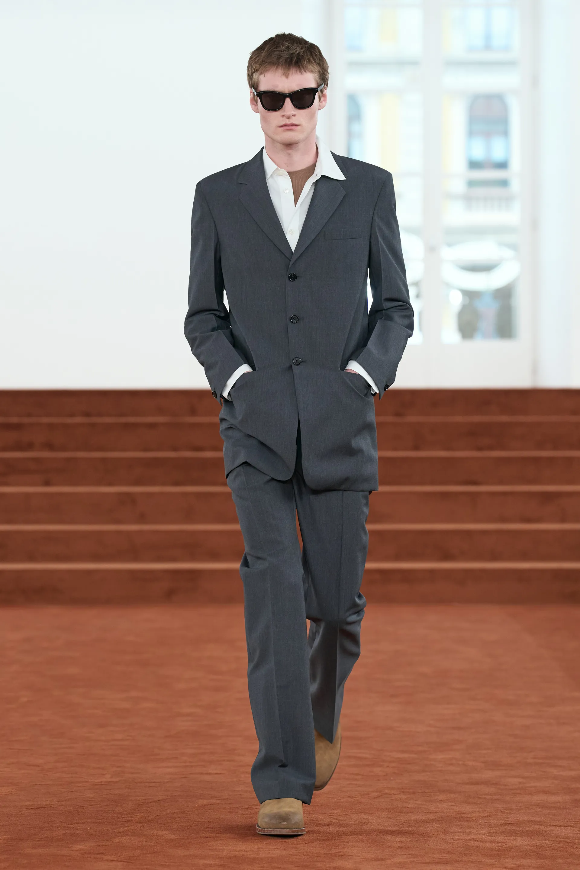 깔끔한데-묘하게-불편한-느낌을-살렸다는-디자이너-3-이미지