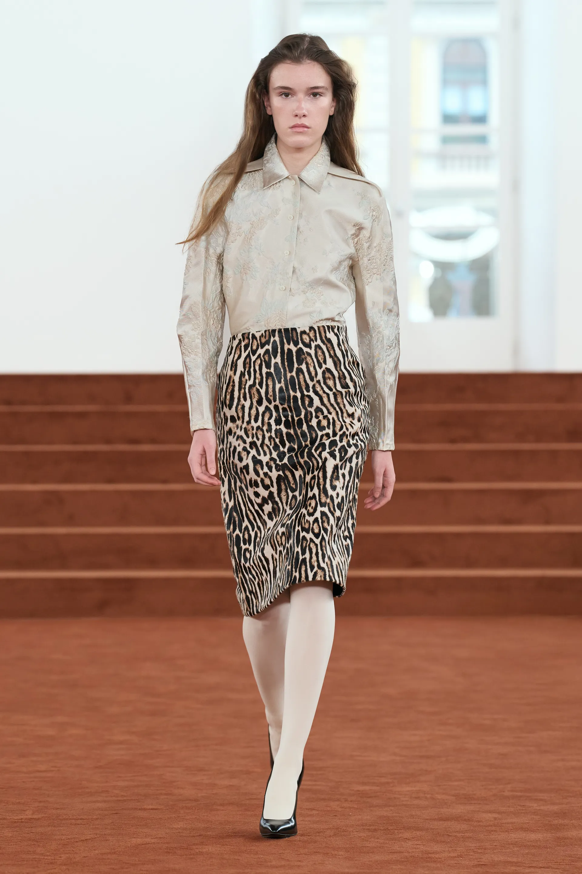 깔끔한데-묘하게-불편한-느낌을-살렸다는-디자이너-24-이미지