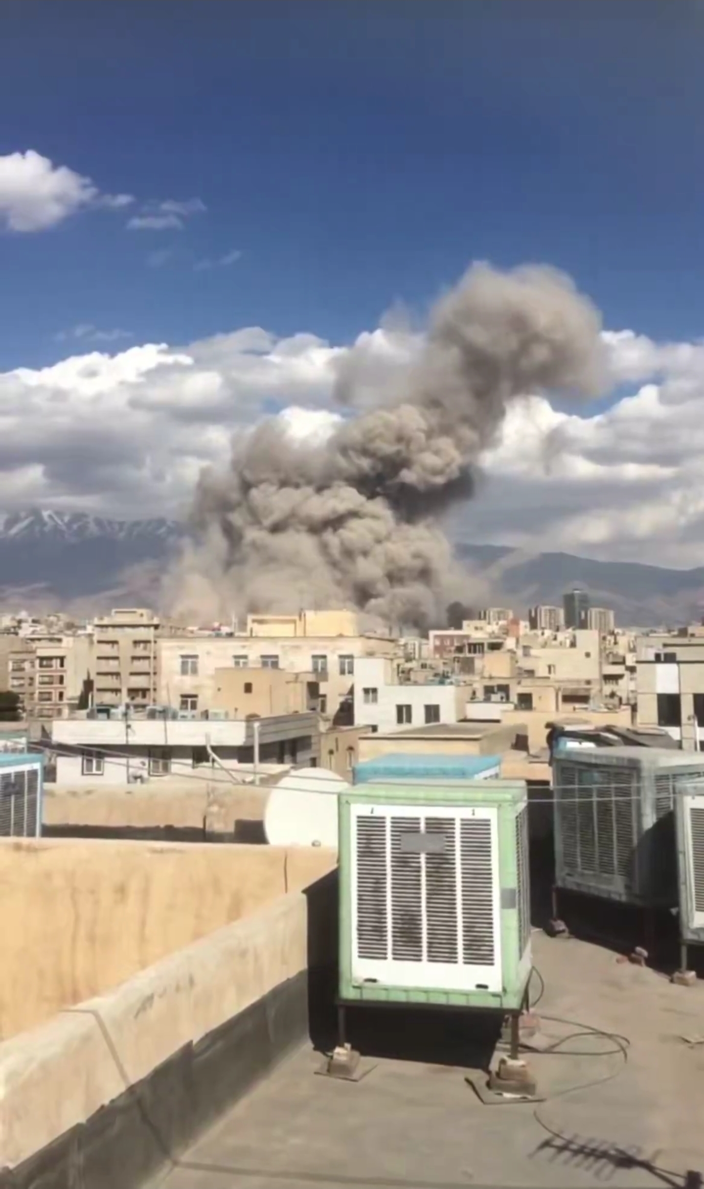 방금-전해진-이란-테헤란-공습-사진.jpg-0-이미지