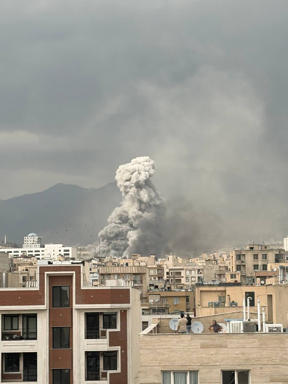 방금-전해진-이란-테헤란-공습-사진.jpg-3-이미지