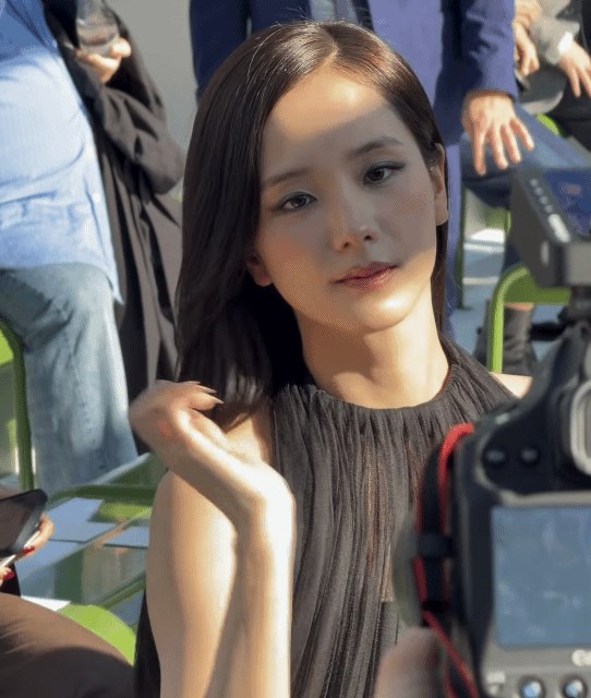 디올쇼에-참석한-블랙핑크-지수-7-이미지