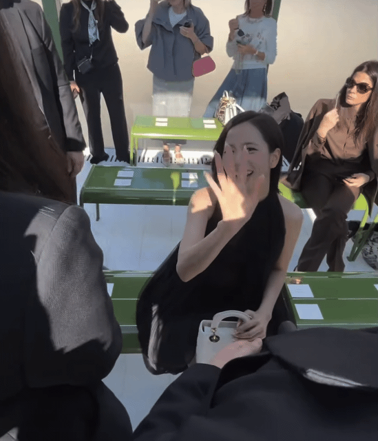 디올쇼에-참석한-블랙핑크-지수-5-이미지