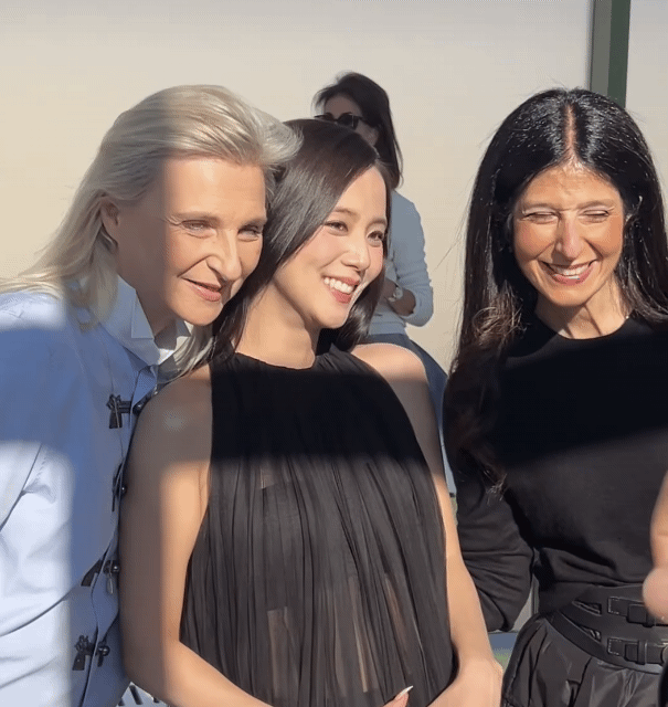 디올쇼에-참석한-블랙핑크-지수-4-이미지