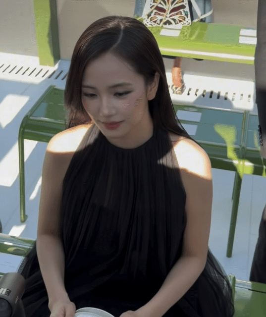 디올쇼에-참석한-블랙핑크-지수-6-이미지