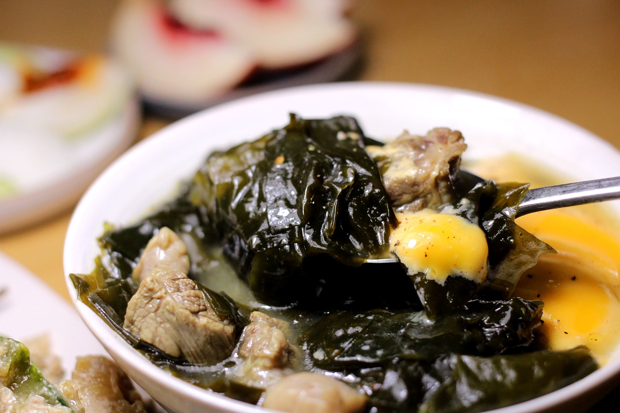 괴식같지만-ㅈㄴ-맛있는-미역국+체다치즈-조합.twt-1-이미지