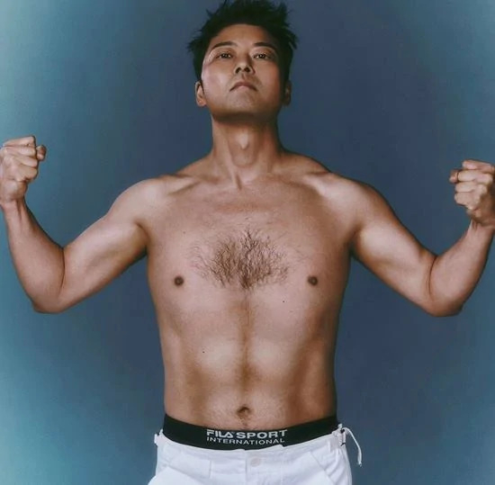 전현무-전투-근육-0-이미지