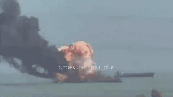 이란이-자랑하던-솔레이마니급-해군-함정을-격침시키는-미군.gif-0-이미지