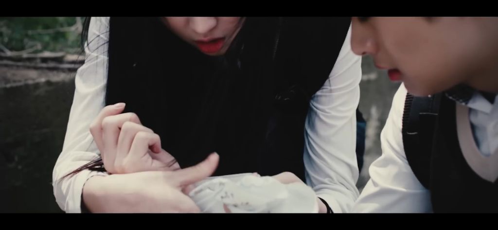 노래만-들어본-사람들은-충격받다는-밴드-뮤비-5-이미지