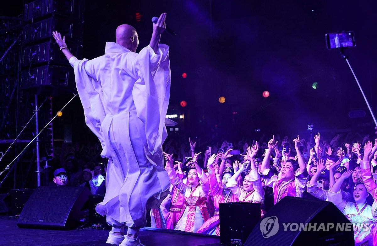 무당이-꿈에서-나온-곳을-찾아가-땅을-팠더니-나온-것-1-이미지