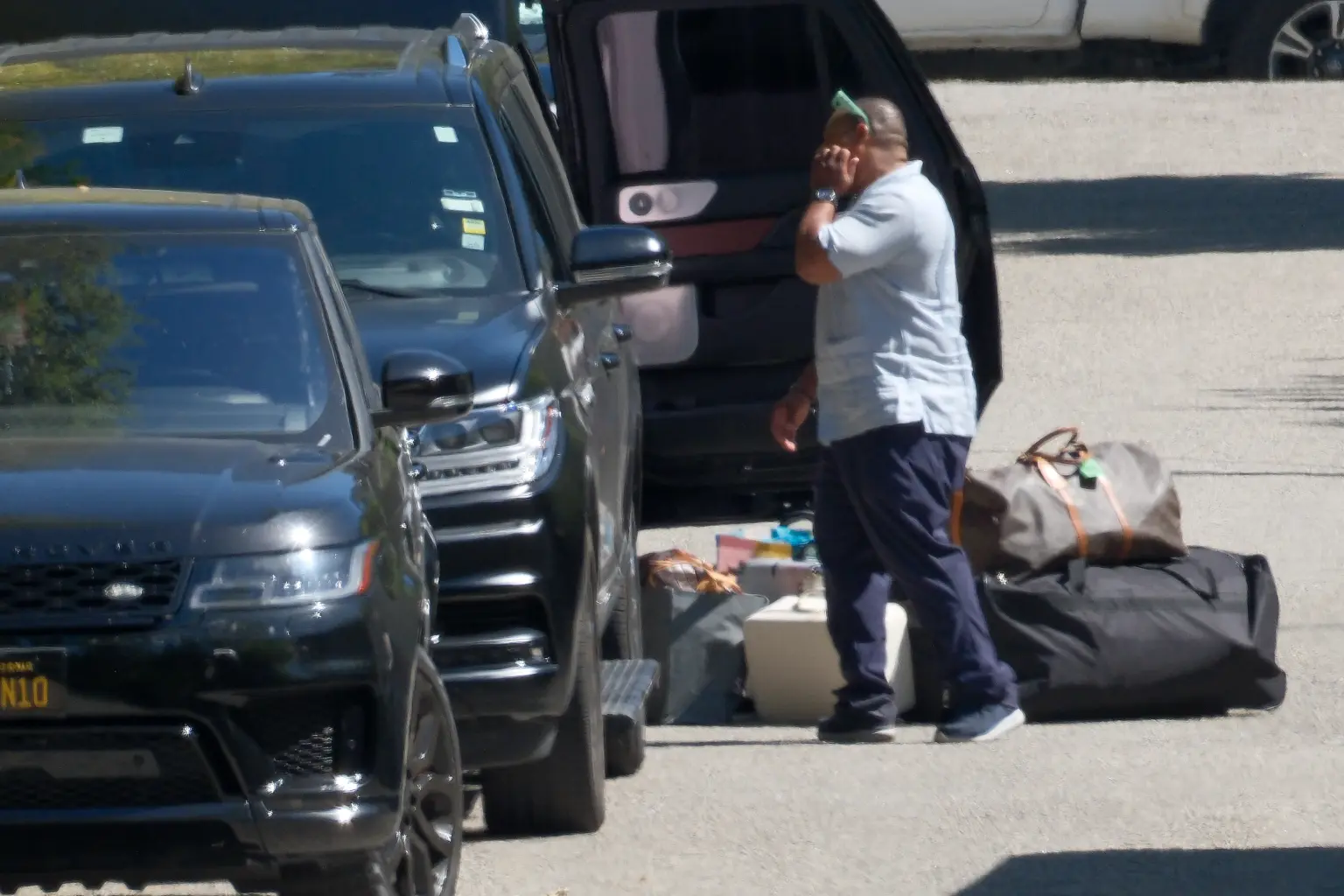 총기사건-이후-짐-빼고있는-중인-리한나-집-8-이미지