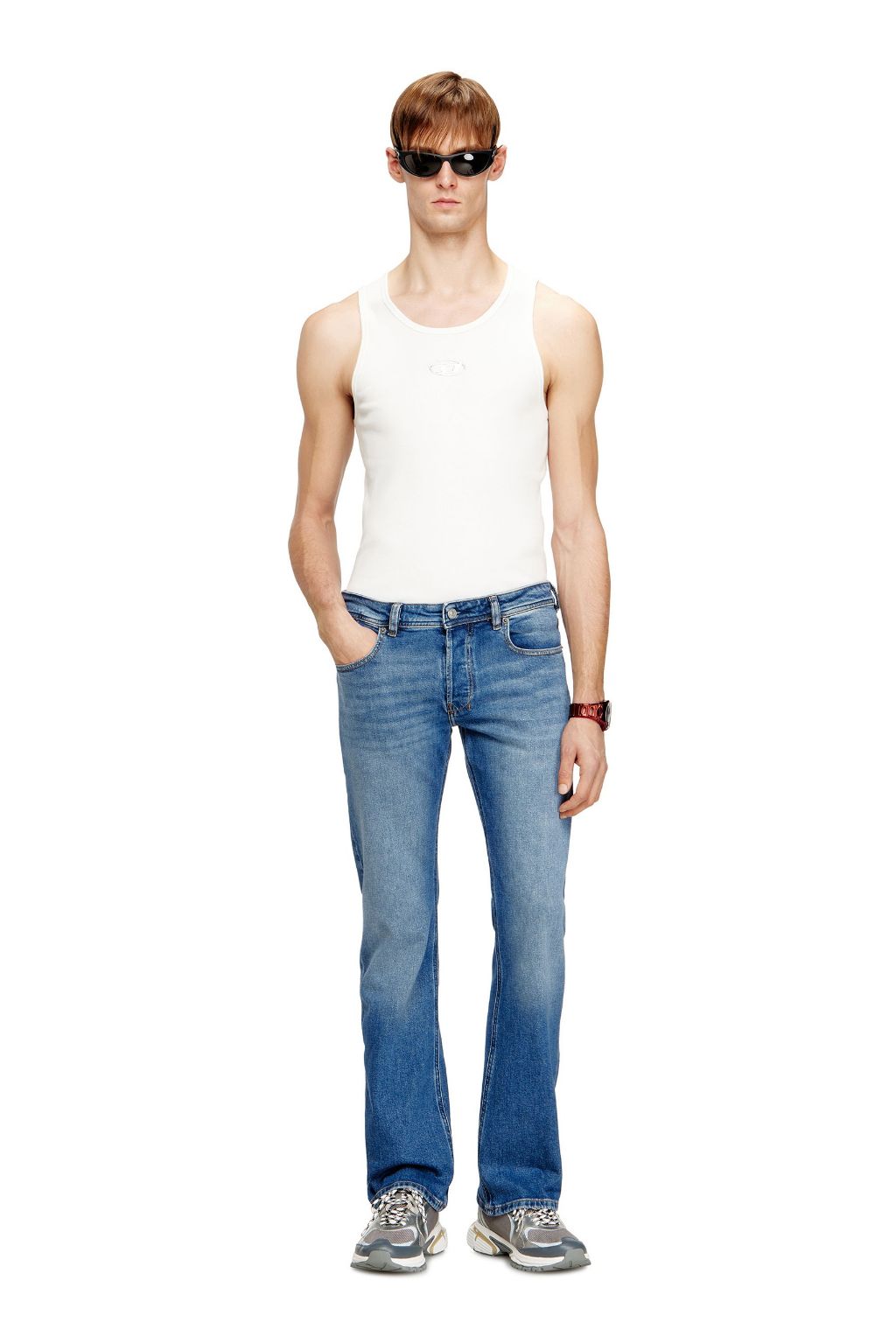 디젤이-출시한-남성용-부츠컷-청바지-9-이미지