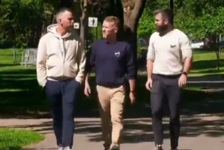 다자간-연애(폴리아모리)-남성-셋이-여아를-입양-0-이미지