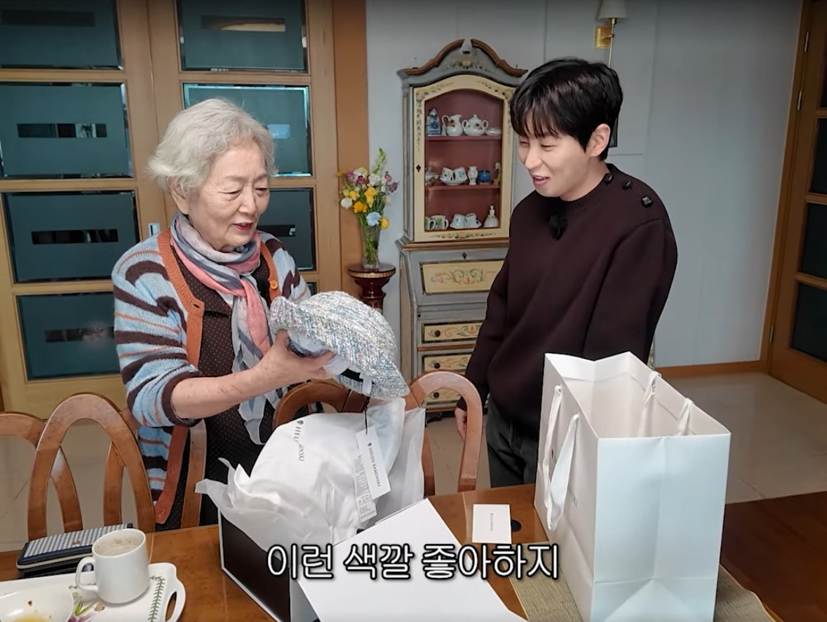 김영옥한테-모자-선물-사온-딘딘-1-이미지