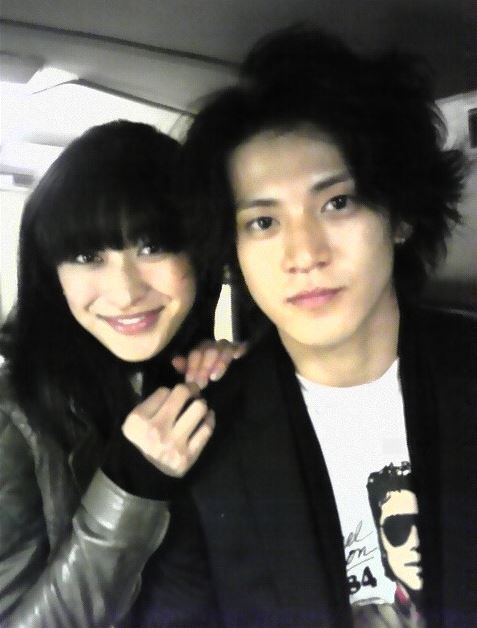 일본-배우가-오구리-슌-부부와-한-침대에서-같이-잤는데-다음-날-일어나보니-오구리-슌은-혼자-스케줄하러-나감-10-이미지