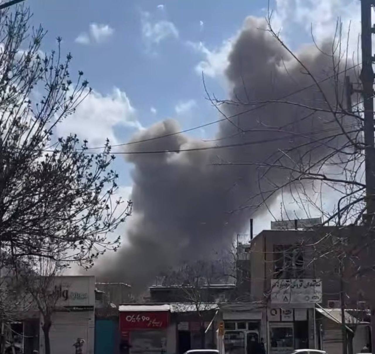 현재-미국과-이스라엘이-이란-전역에-대규모-공습을-전개하고-있습니다.-3-이미지