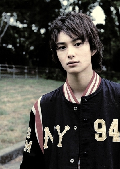 일본-배우가-오구리-슌-부부와-한-침대에서-같이-잤는데-다음-날-일어나보니-오구리-슌은-혼자-스케줄하러-나감-0-이미지