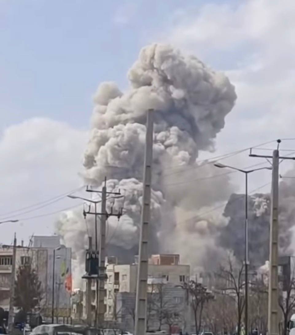 현재-미국과-이스라엘이-이란-전역에-대규모-공습을-전개하고-있습니다.-2-이미지