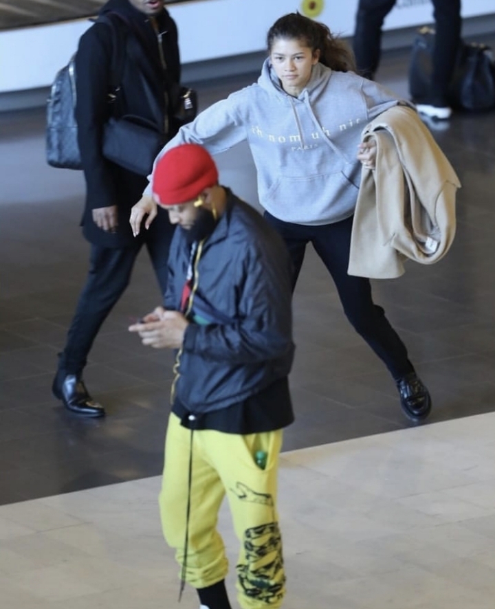 공항에서-아는-지인-만난-젠데이아.jpg-0-이미지