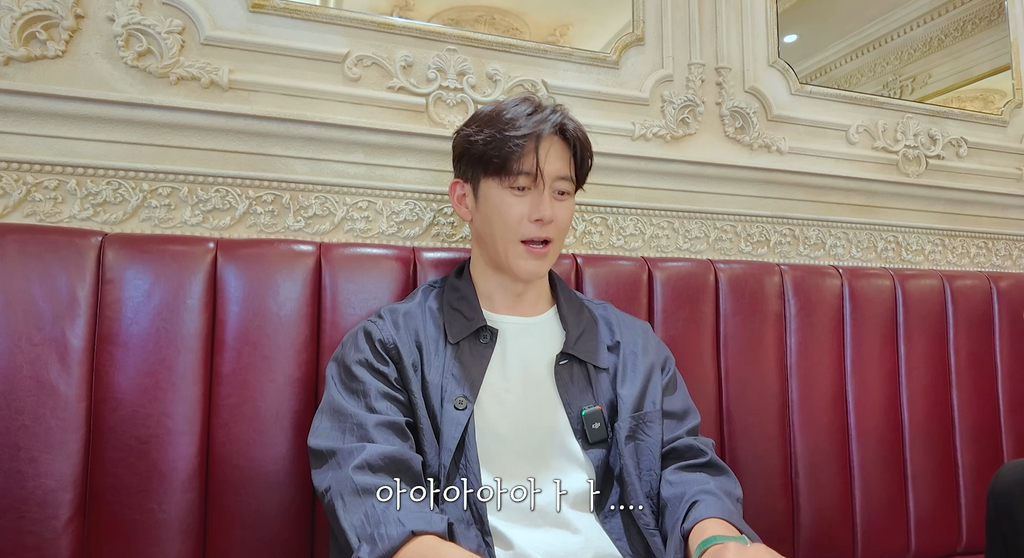 집사-카페가서-현타온-78년생-잘생긴-아저씨.cap-44-이미지