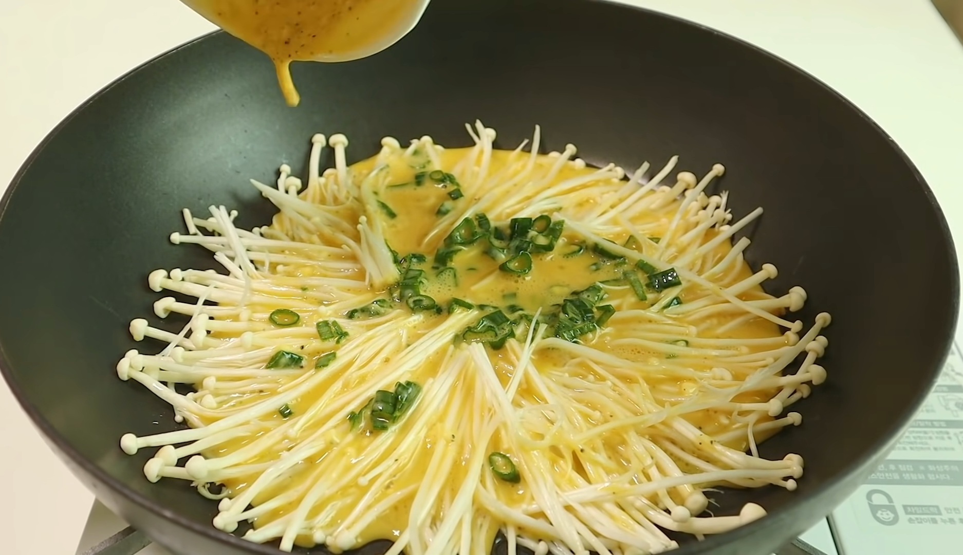 칼로리-낮고-맛있다는-팽이버섯-계란전-5-이미지