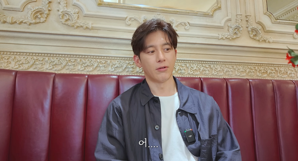 집사-카페가서-현타온-78년생-잘생긴-아저씨.cap-59-이미지