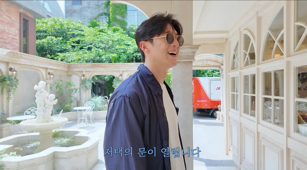 집사-카페가서-현타온-78년생-잘생긴-아저씨.cap-6-이미지